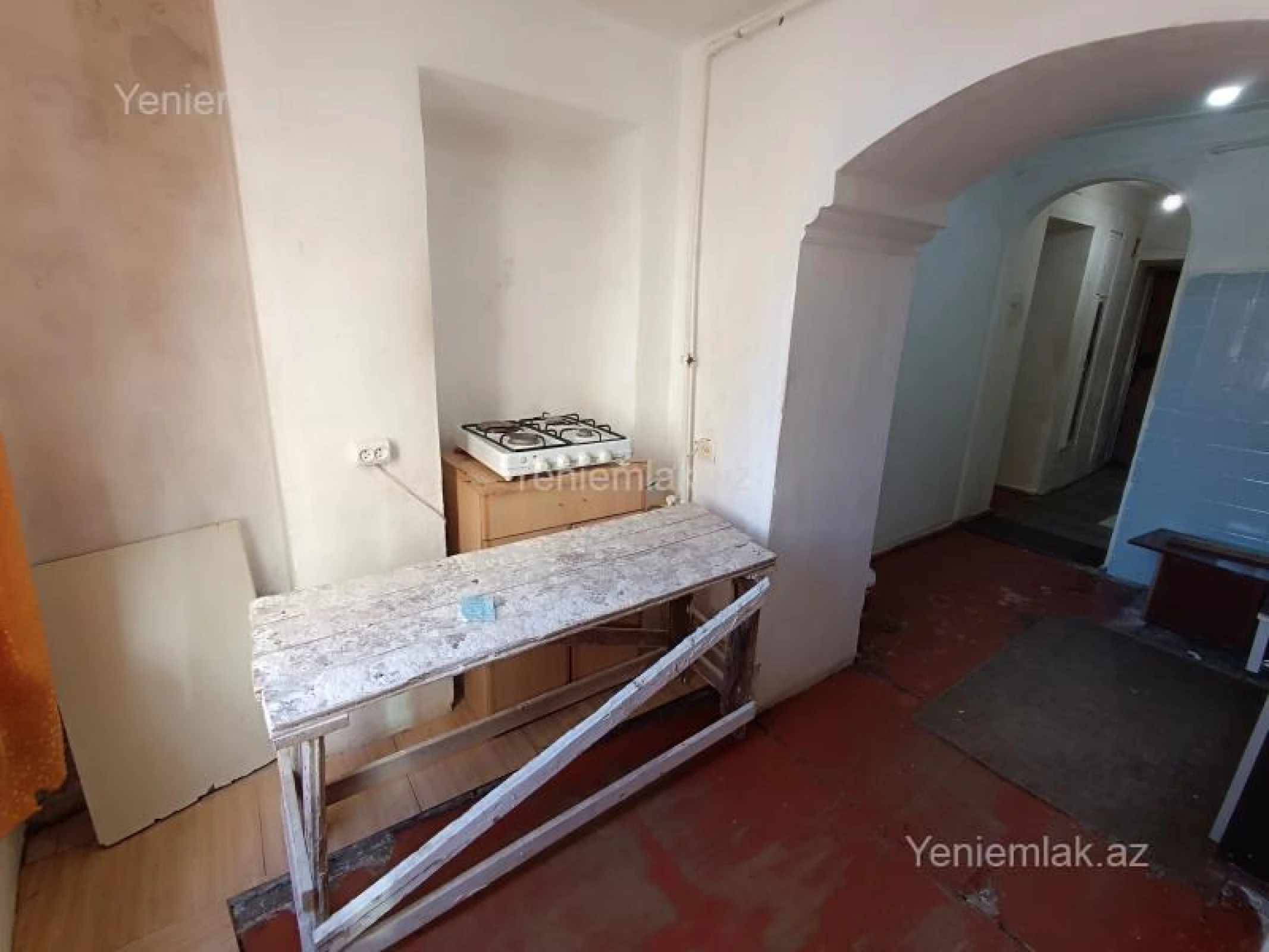 Satılır 2 otaqlı köhnə tikili 55 m²