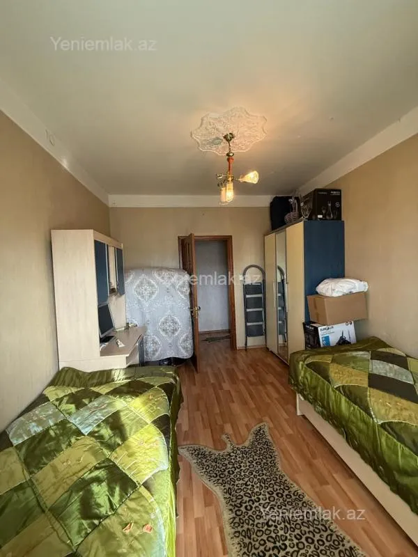 Satılır 5 otaqlı köhnə tikili 120 m²