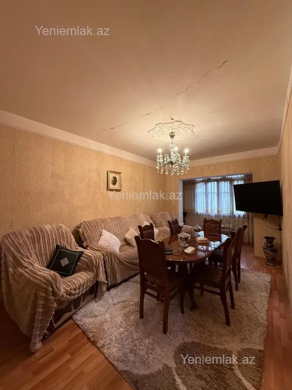 Satılır 5 otaqlı köhnə tikili 120 m²