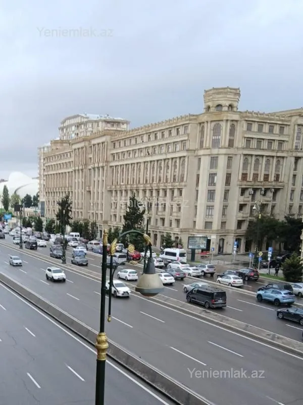 Satılır 3 otaqlı yeni tikili 100 m²