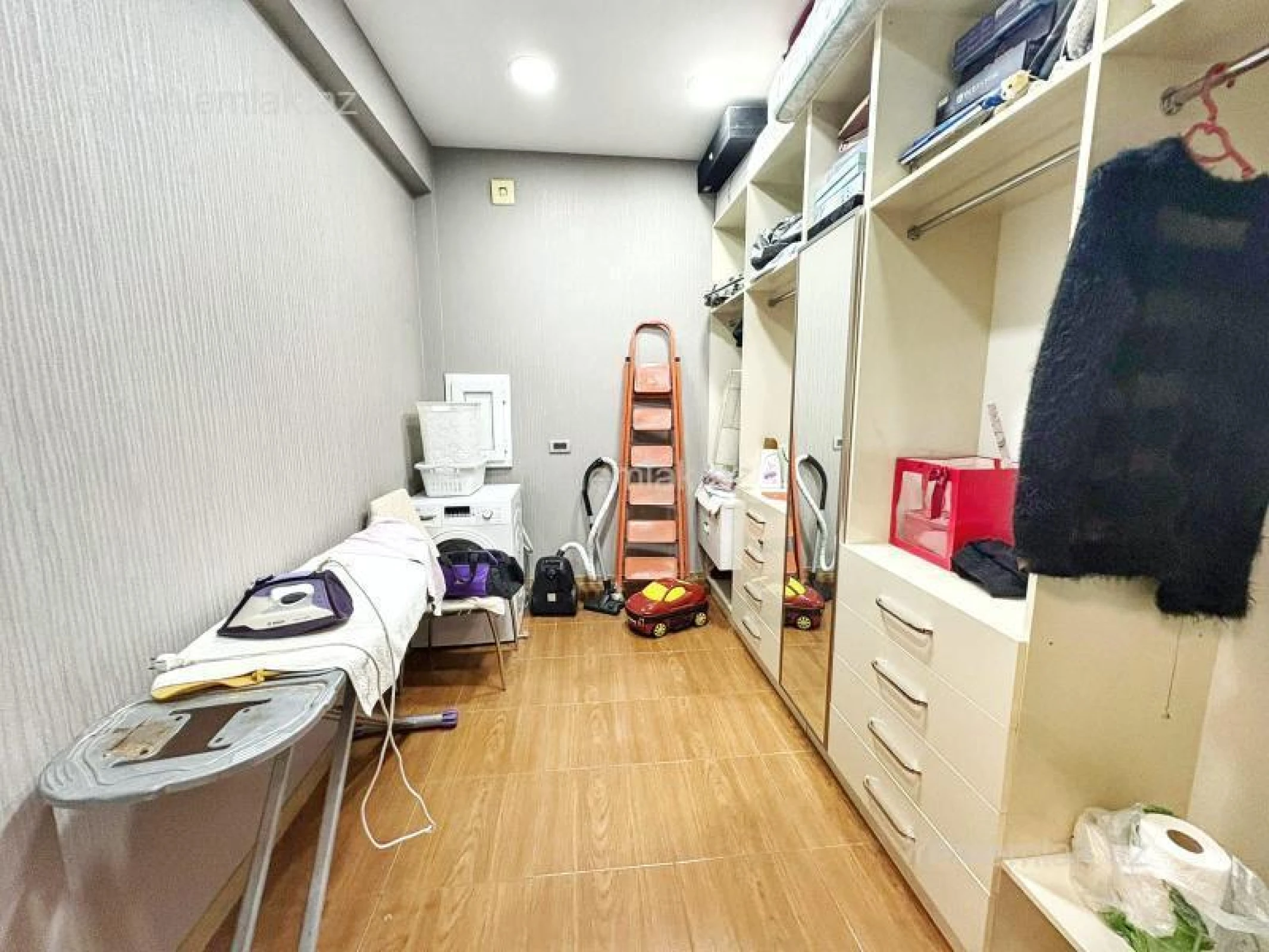 Satılır 4 otaqlı yeni tikili 200 m²