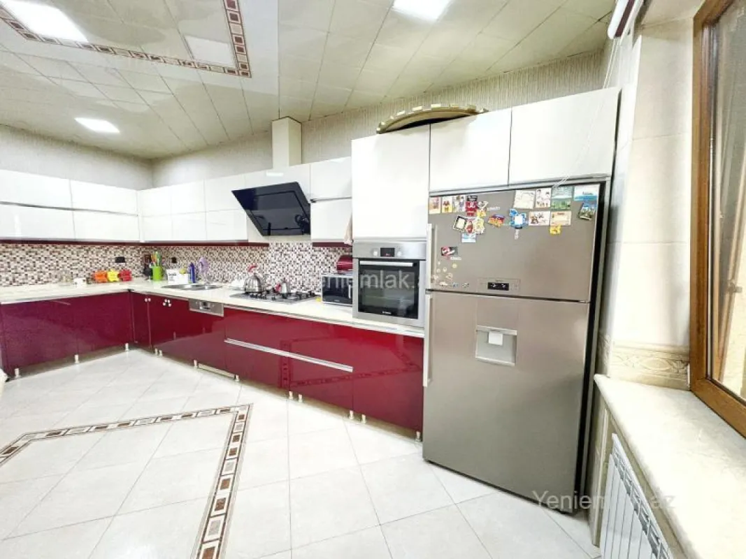 Satılır 4 otaqlı yeni tikili 200 m²