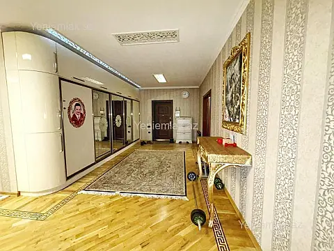 Satılır 4 otaqlı yeni tikili 200 m²