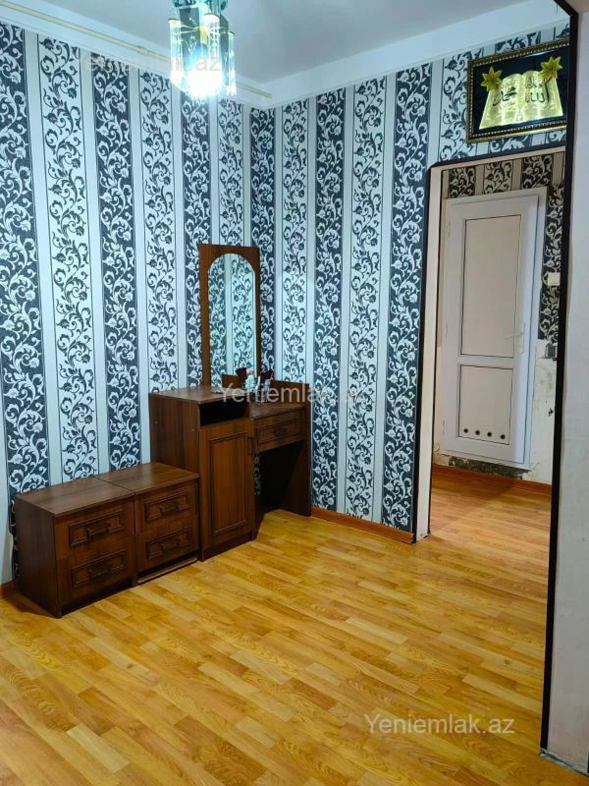 Satılır 4 otaqlı köhnə tikili 100 m²