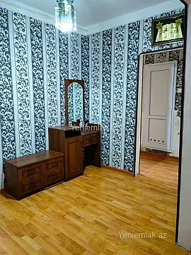 Satılır 4 otaqlı köhnə tikili 100 m²