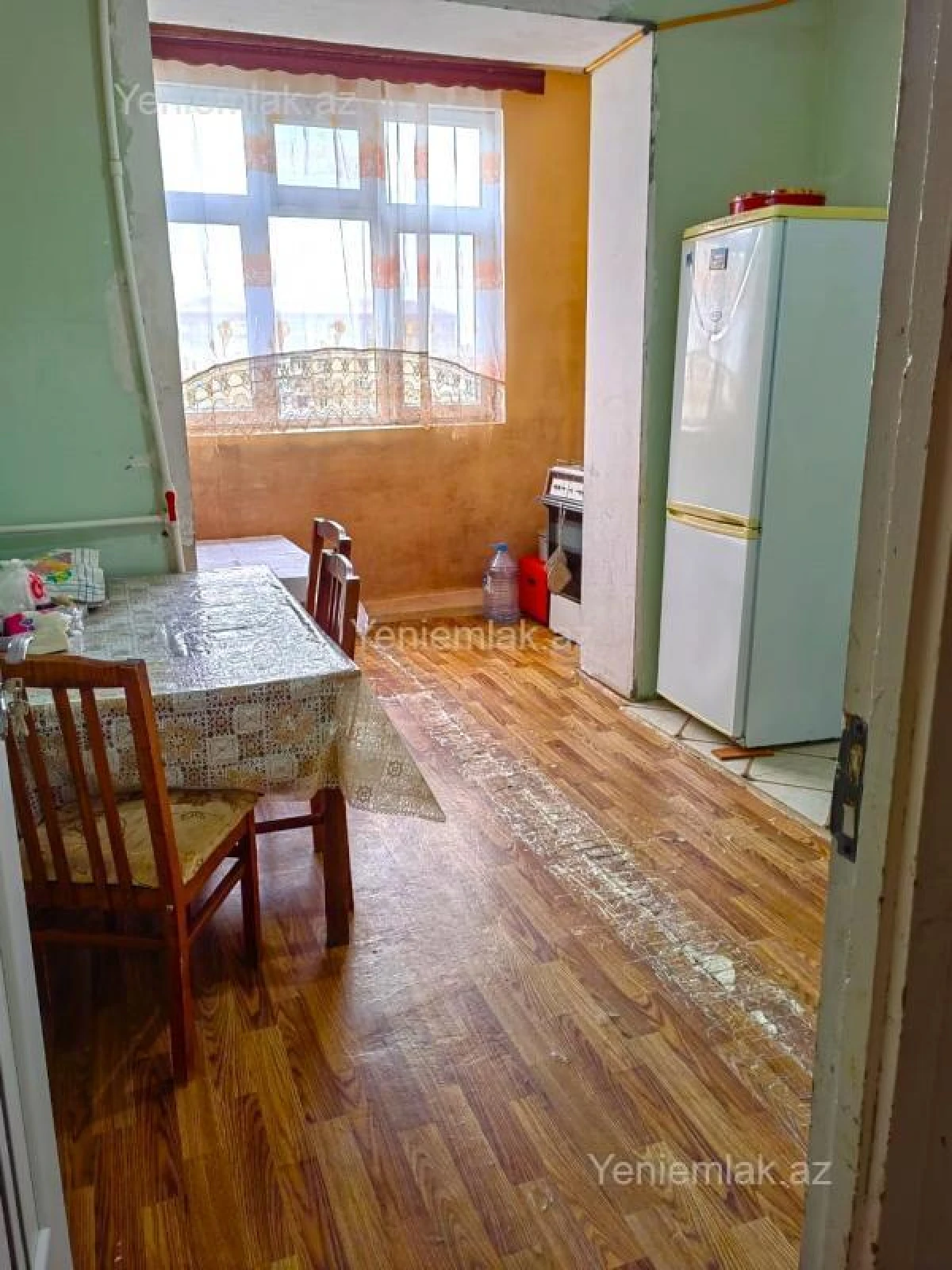 Satılır 4 otaqlı köhnə tikili 100 m²