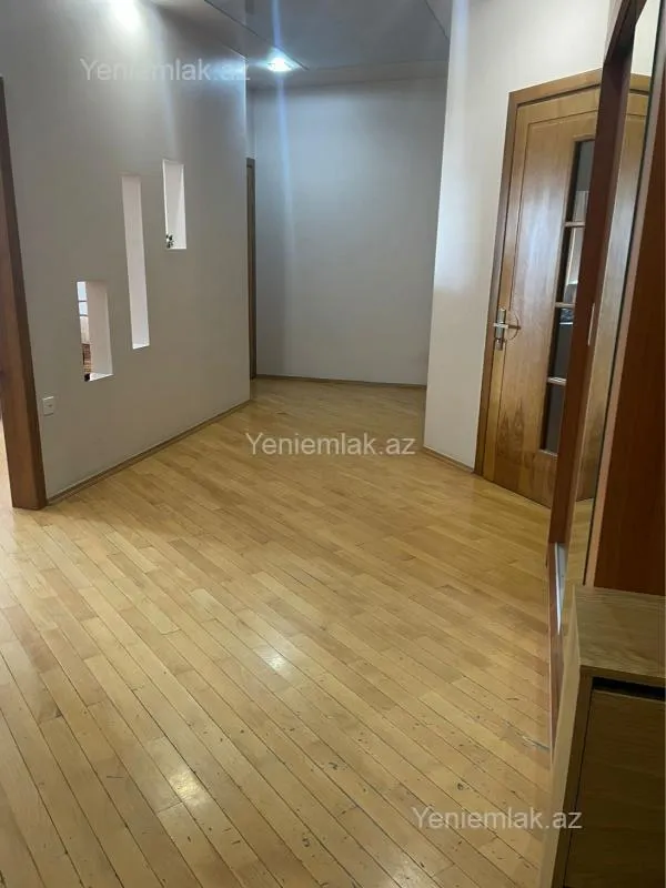 Satılır 3 otaqlı yeni tikili 135 m²