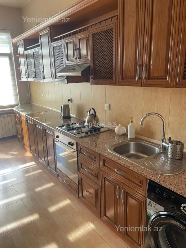 Satılır 3 otaqlı yeni tikili 135 m²