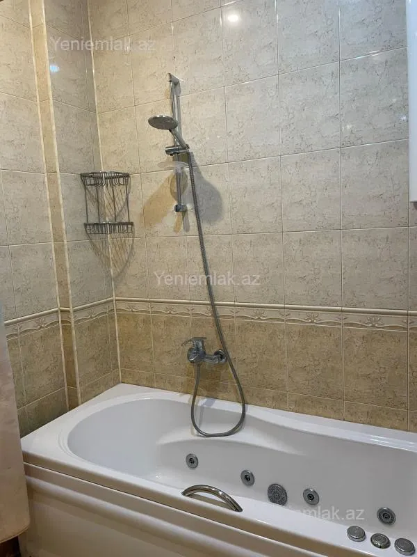 Satılır 3 otaqlı yeni tikili 135 m²