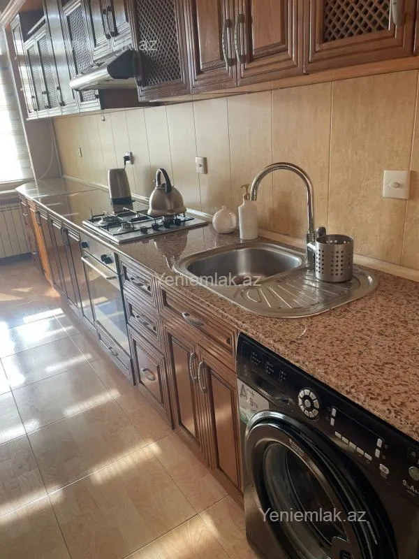 Satılır 3 otaqlı yeni tikili 135 m²