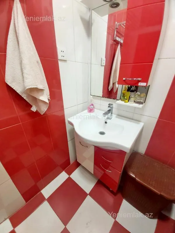 Satılır 3 otaqlı köhnə tikili 76 m²
