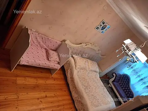 Satılır 4 otaqlı köhnə tikili 100 m²