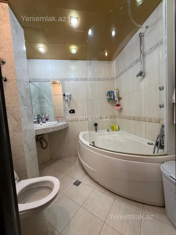 Satılır 3 otaqlı köhnə tikili 100 m²