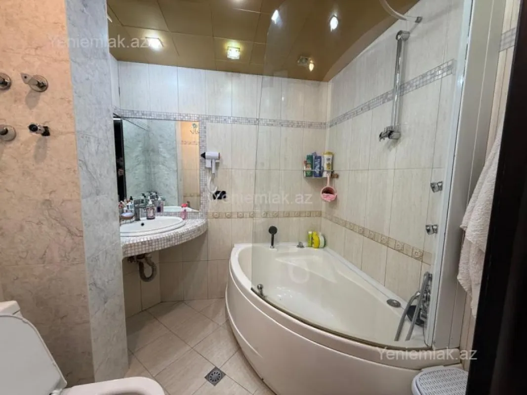 Satılır 3 otaqlı köhnə tikili 100 m²