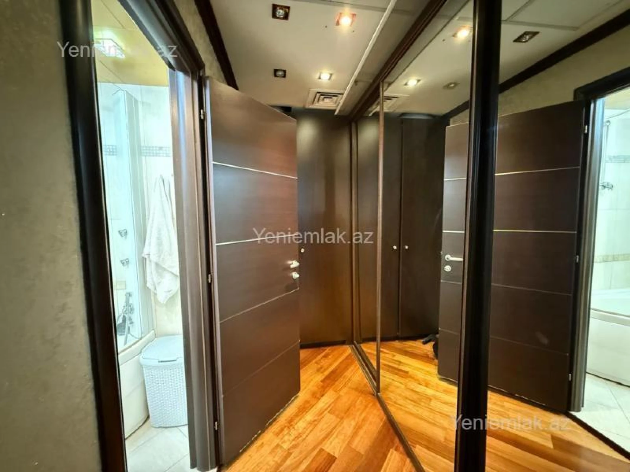 Satılır 3 otaqlı köhnə tikili 100 m²