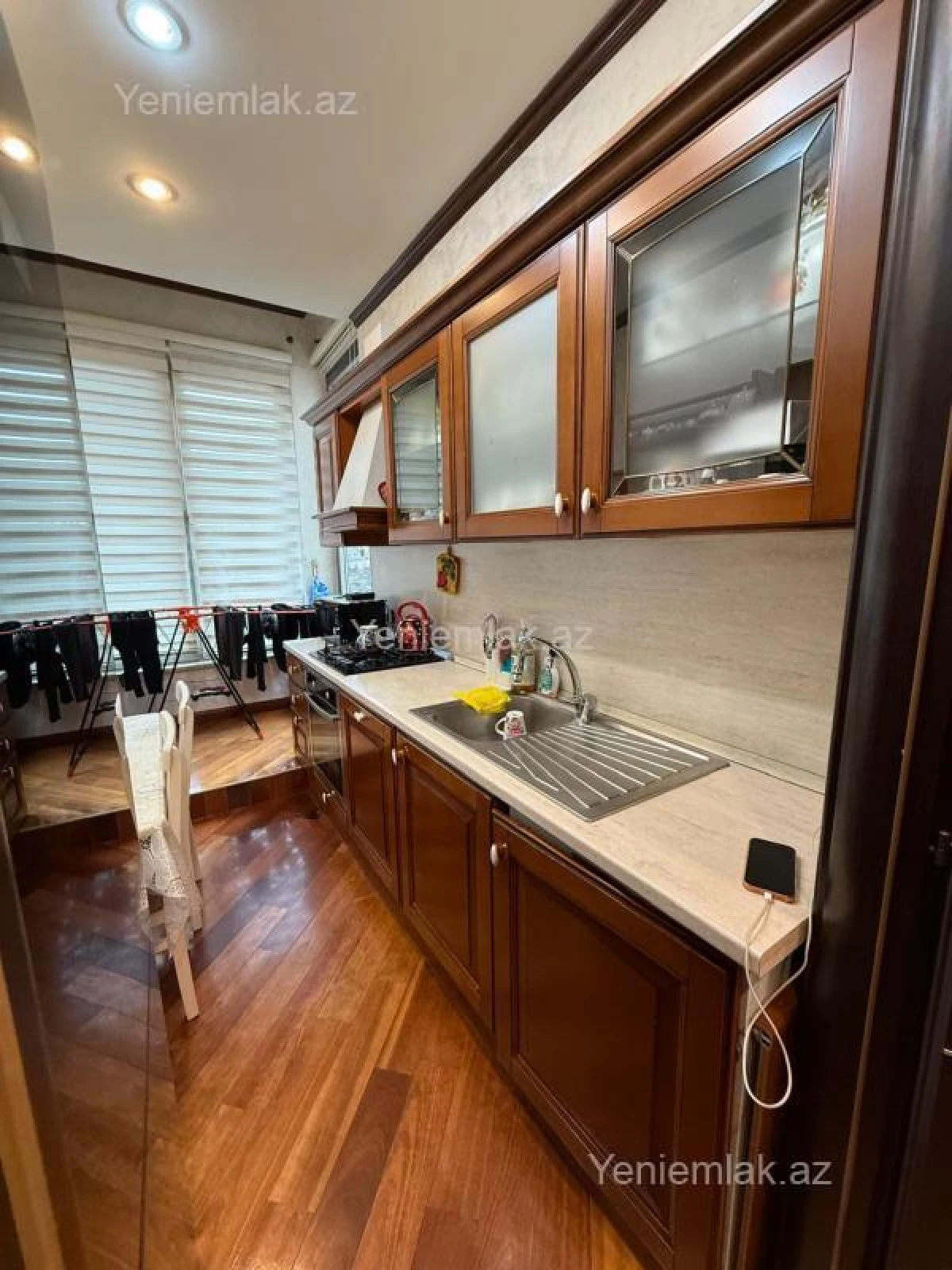 Satılır 3 otaqlı köhnə tikili 100 m²