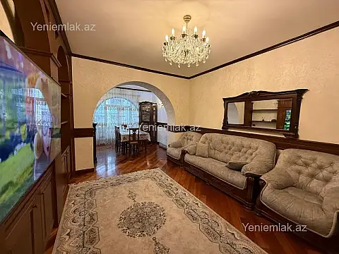 Satılır 3 otaqlı köhnə tikili 100 m²