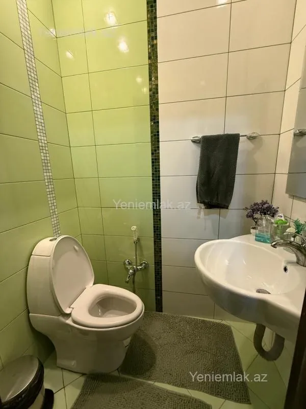 Satılır 3 otaqlı köhnə tikili 100 m²