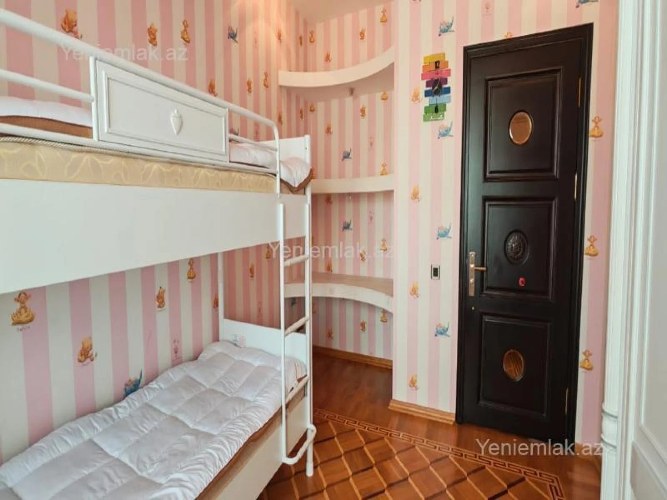 Satılır 4 otaqlı yeni tikili 182 m²