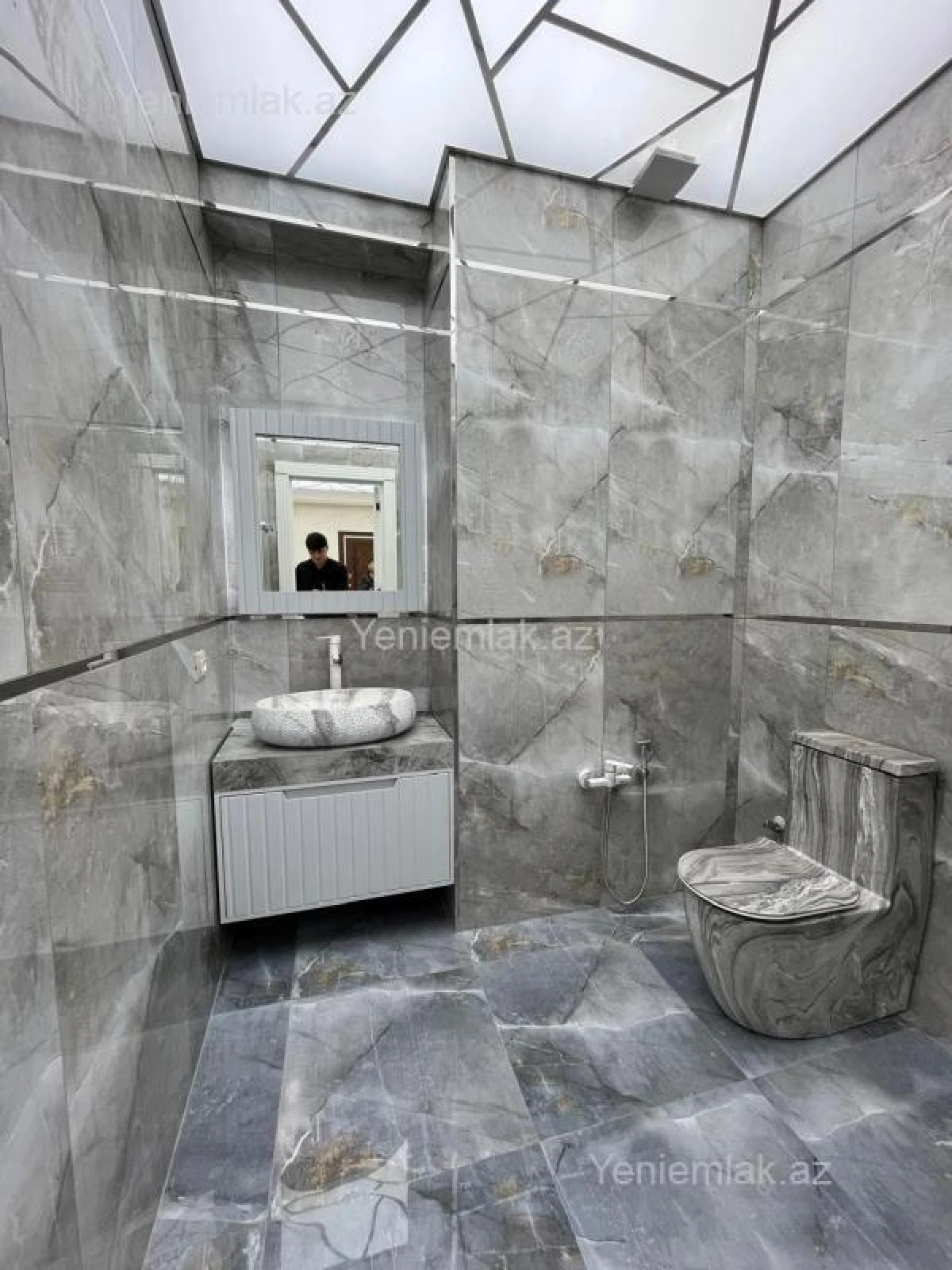 Satılır 3 otaqlı yeni tikili 136 m²