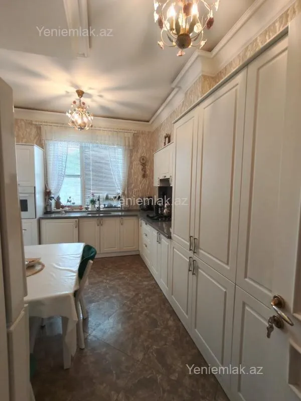 Satılır 3 otaqlı yeni tikili 100 m²