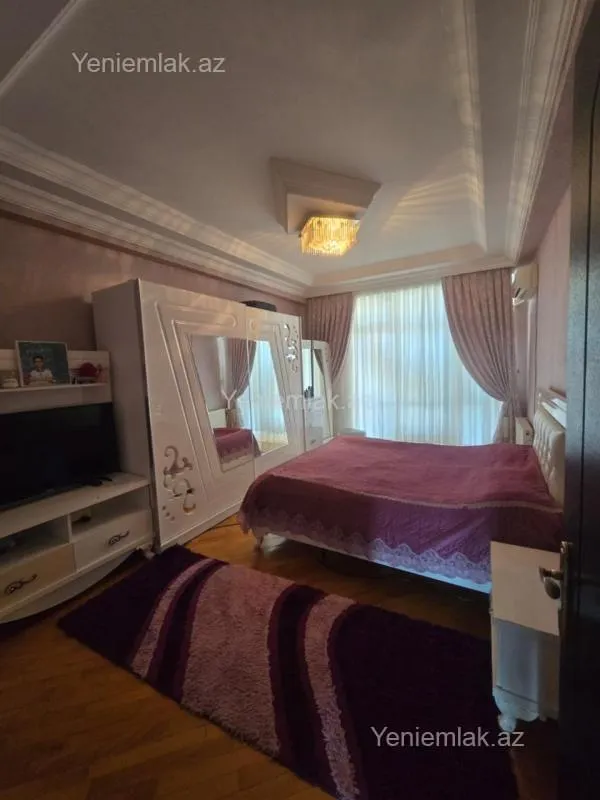 Satılır 3 otaqlı yeni tikili 130 m²