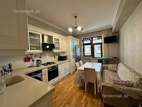 Satılır 3 otaqlı yeni tikili 130 m²