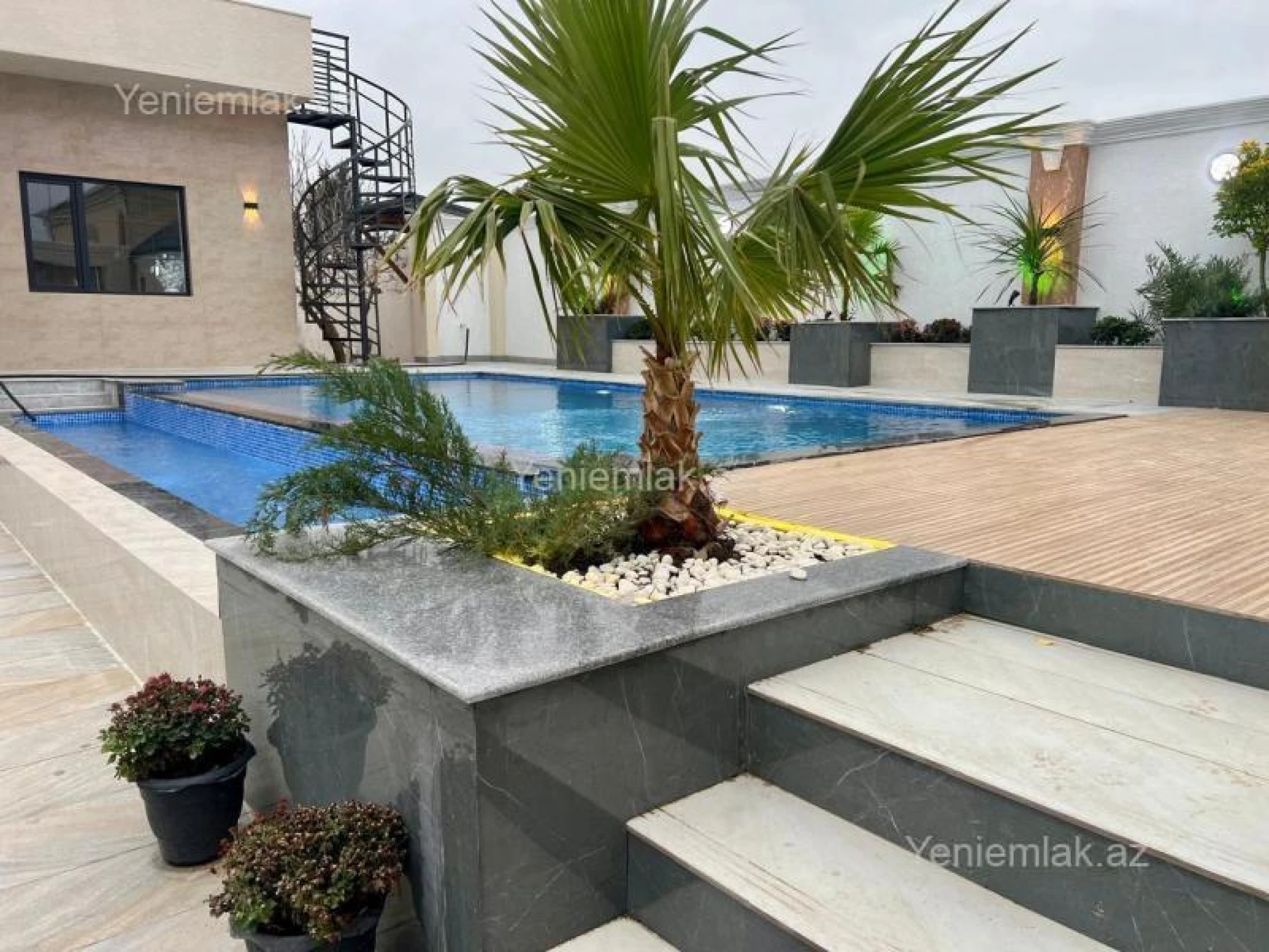 Satılır 4 otaqlı həyət evi 185 m²