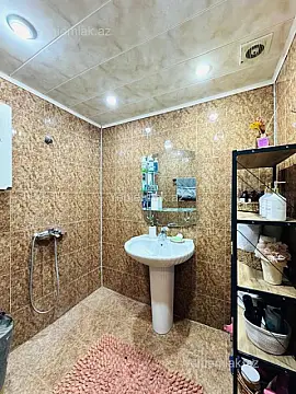 Satılır 2 otaqlı köhnə tikili 70 m²