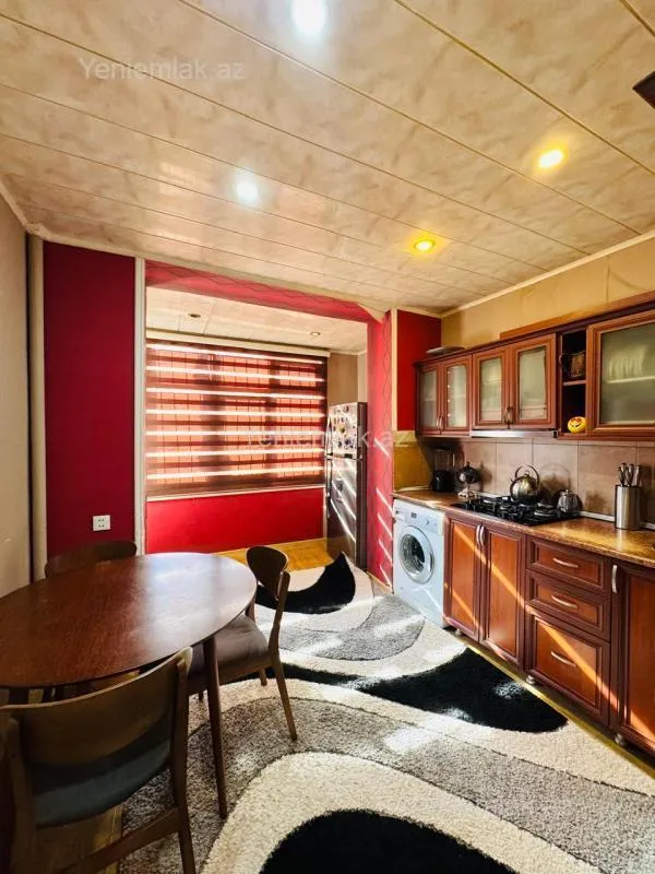 Satılır 2 otaqlı köhnə tikili 70 m²