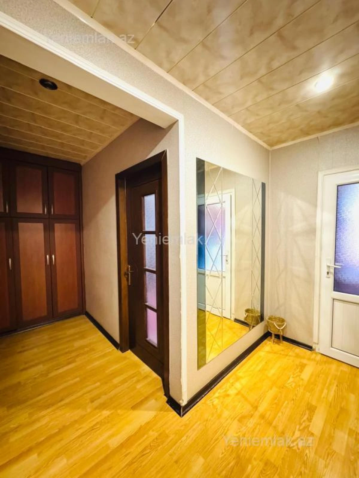 Satılır 2 otaqlı köhnə tikili 70 m²