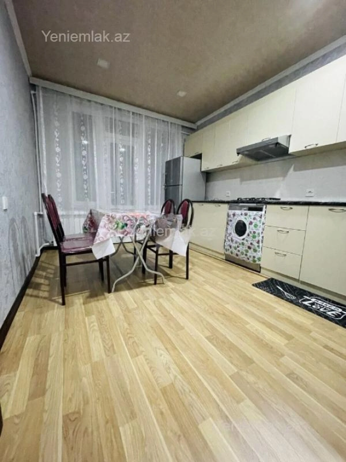 Satılır 2 otaqlı köhnə tikili 60 m²