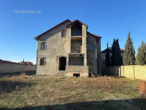 Satılır 9 otaqlı həyət evi 750 m²
