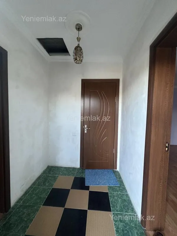 Satılır 9 otaqlı həyət evi 750 m²