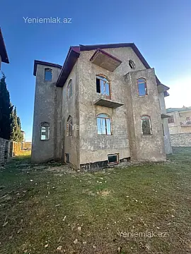 Satılır 9 otaqlı həyət evi 750 m²