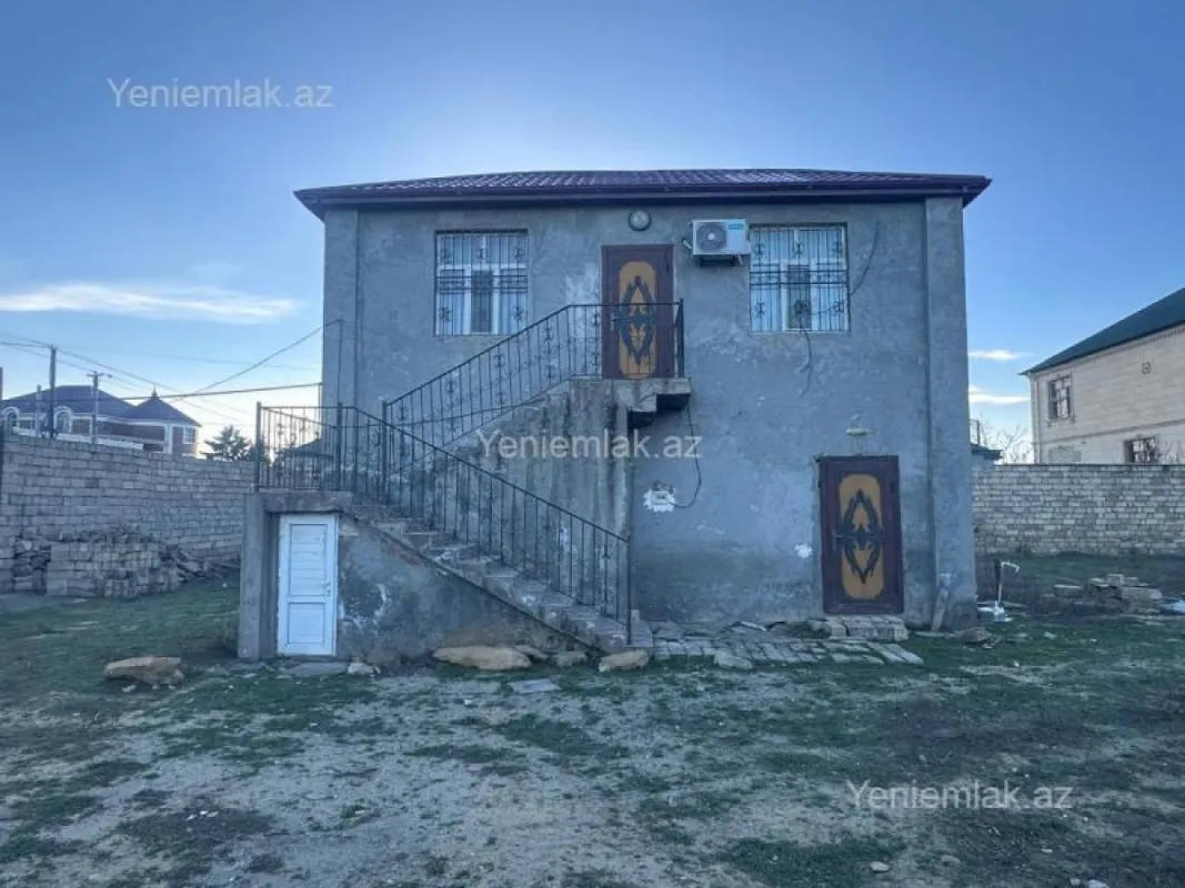 Satılır 9 otaqlı həyət evi 750 m²