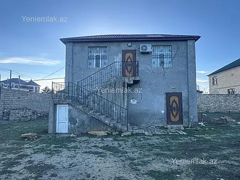 Satılır 9 otaqlı həyət evi 750 m²