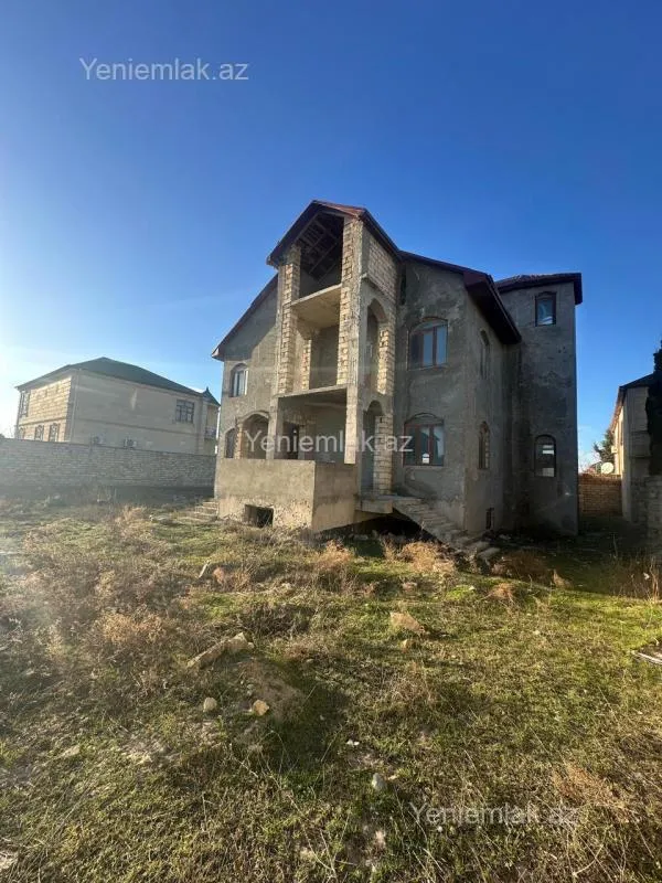 Satılır 9 otaqlı həyət evi 750 m²
