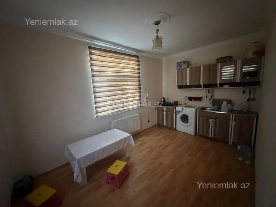 Satılır 9 otaqlı həyət evi 750 m²