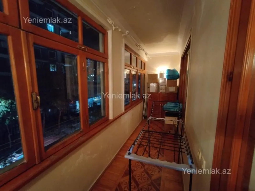 Satılır 4 otaqlı köhnə tikili 110 m²