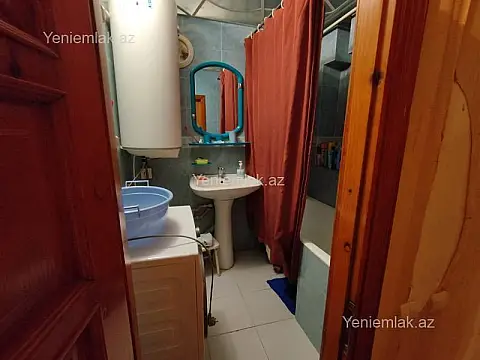 Satılır 4 otaqlı köhnə tikili 110 m²