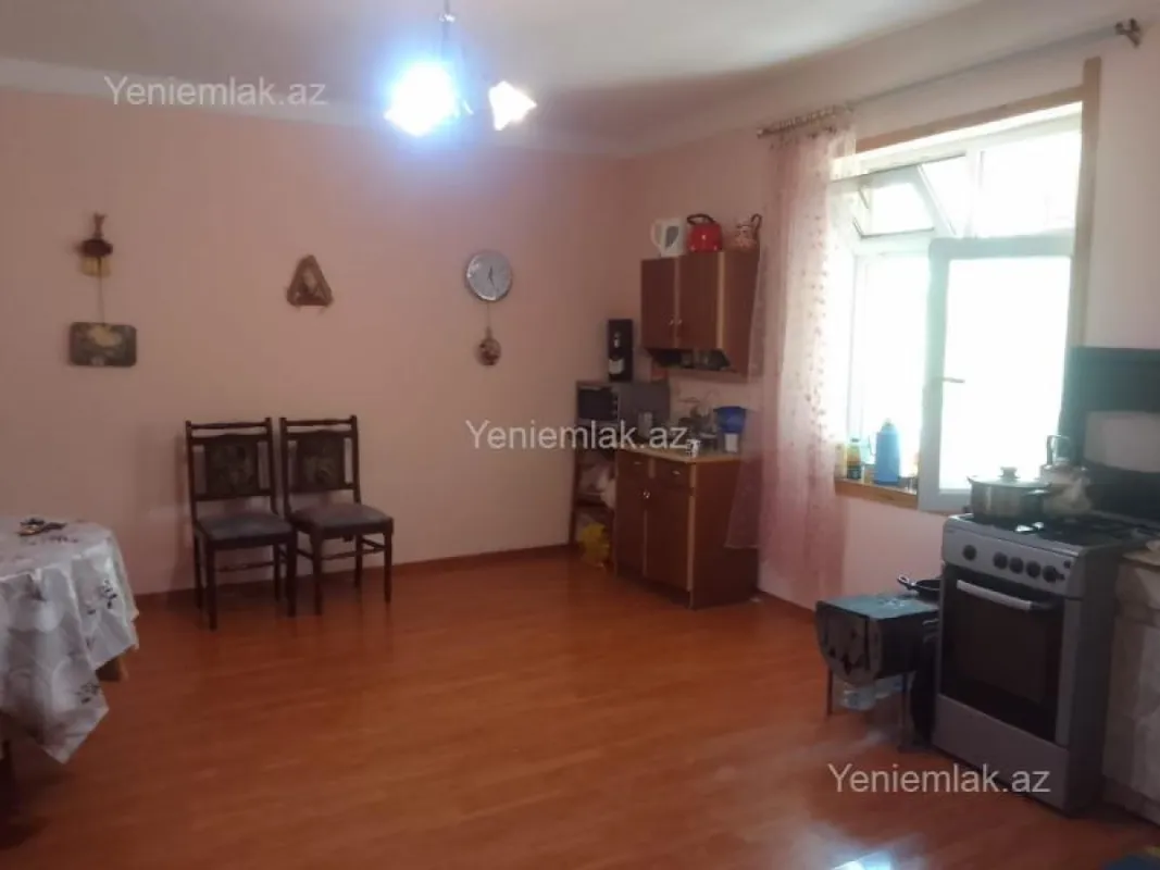 Satılır 4 otaqlı həyət evi 180 m²