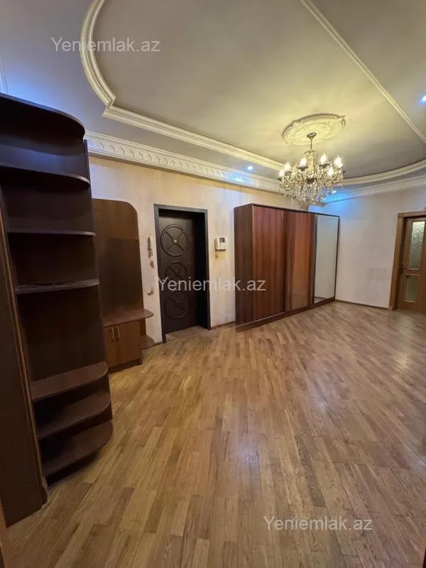 Satılır 3 otaqlı yeni tikili 130 m²