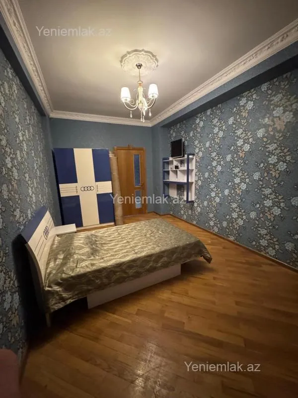 Satılır 3 otaqlı yeni tikili 130 m²