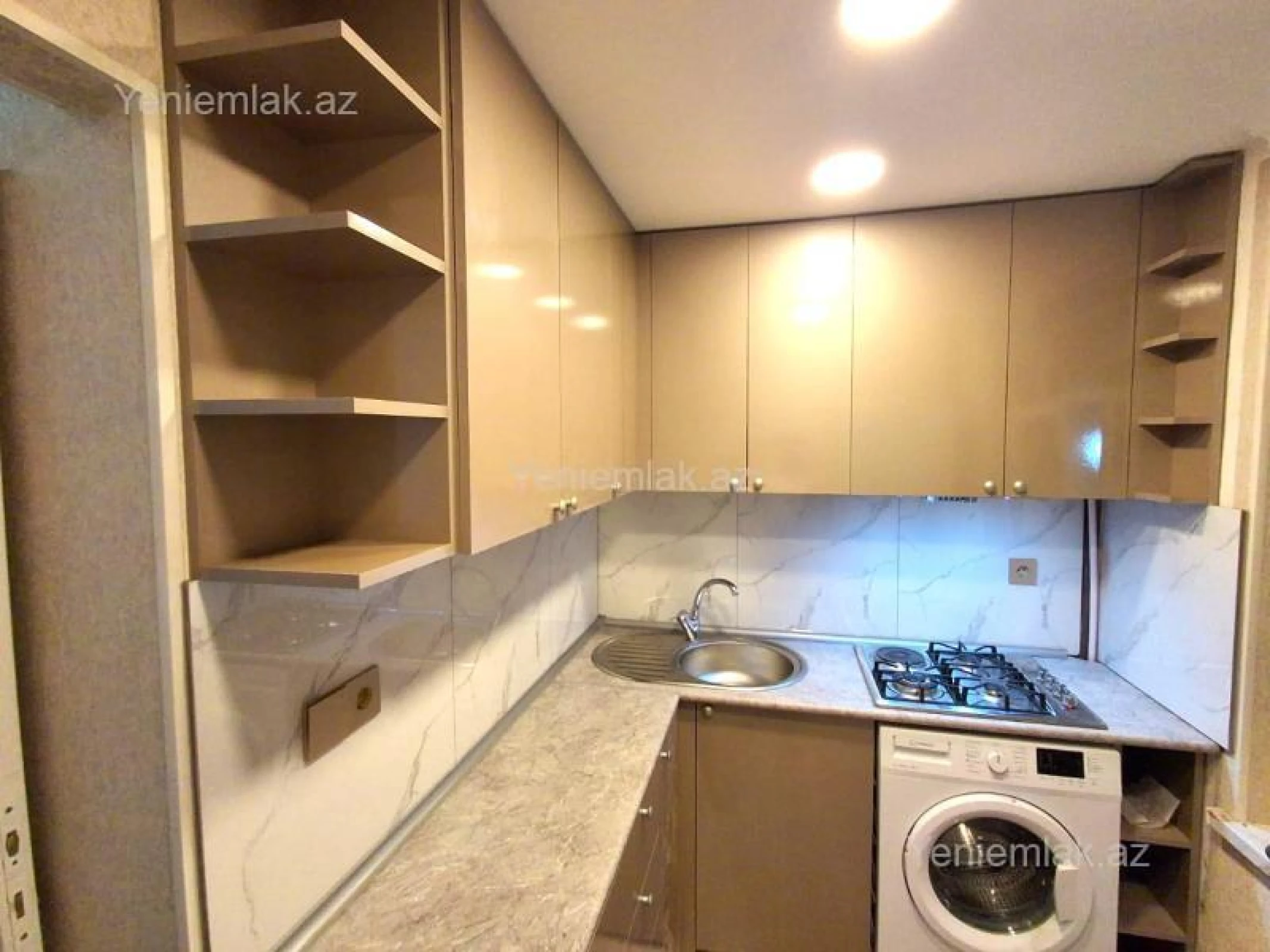 Satılır 2 otaqlı köhnə tikili 40 m²
