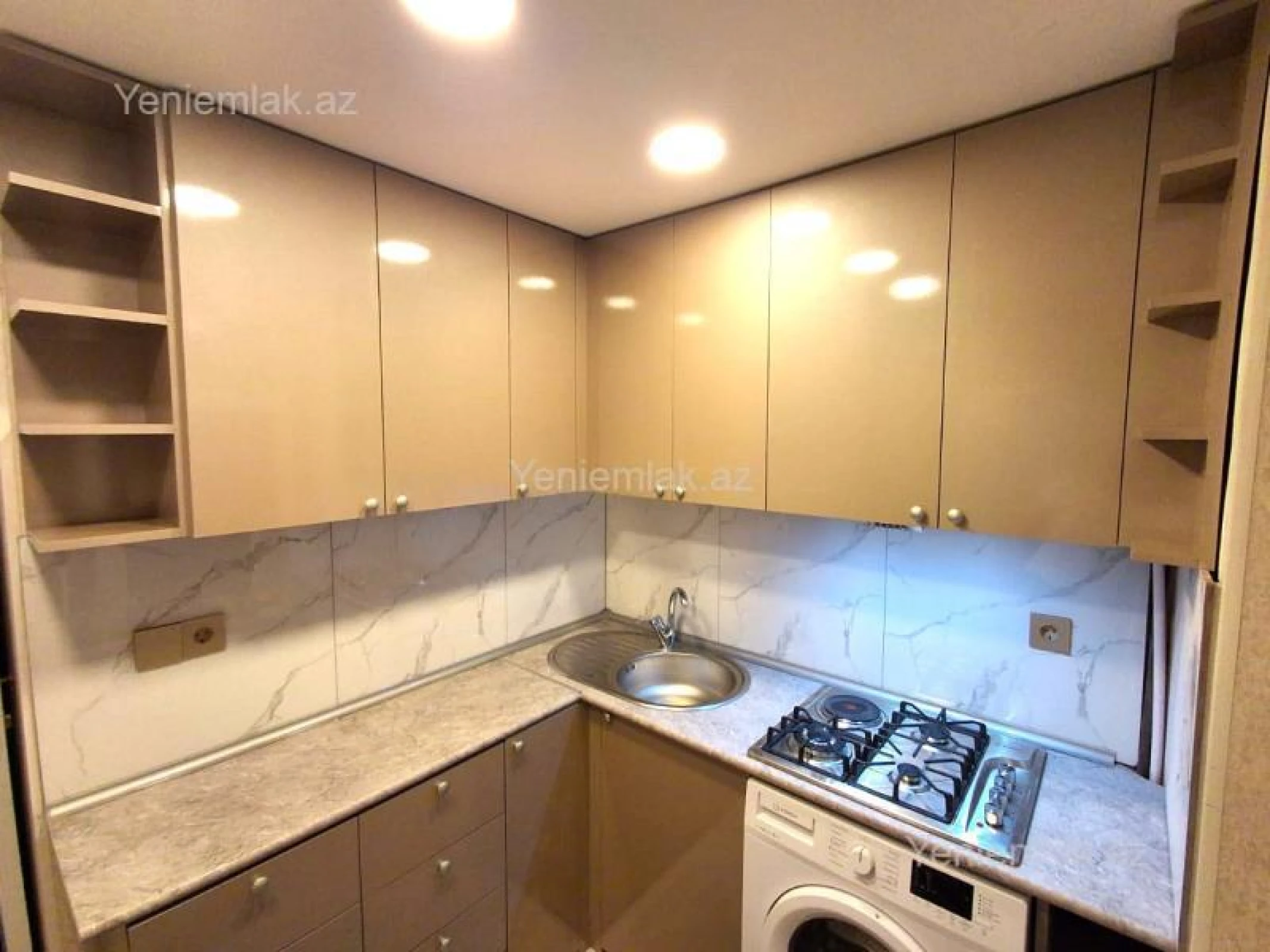 Satılır 2 otaqlı köhnə tikili 40 m²