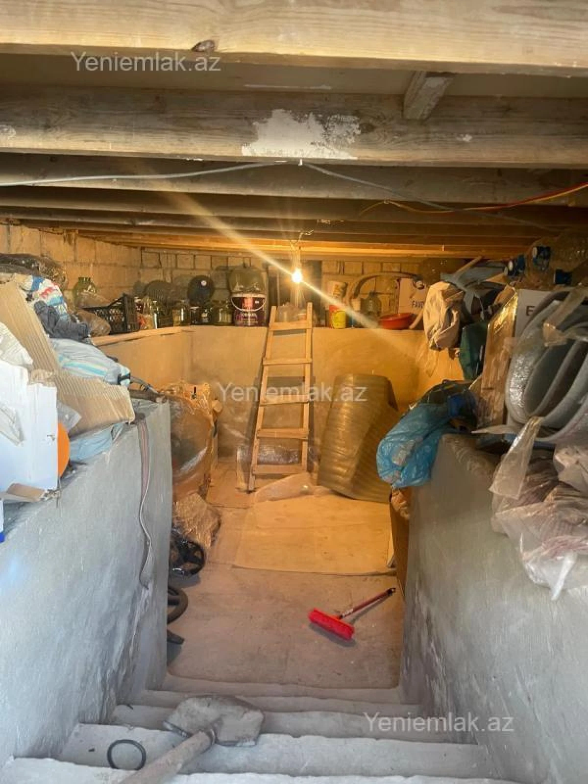 Satılır 5 otaqlı həyət evi 210 m²