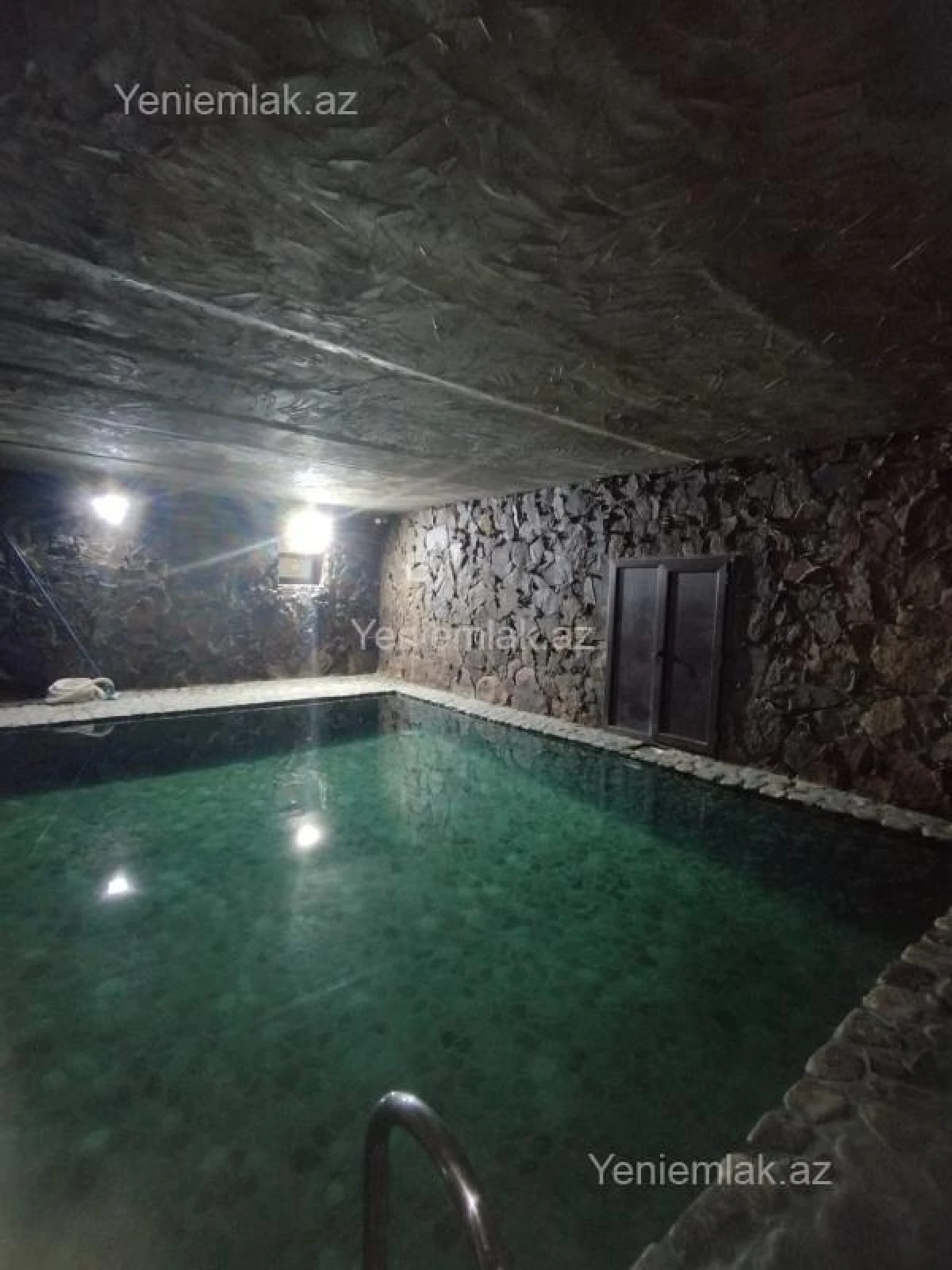 Satılır 6 otaqlı obyekt 3300 m²