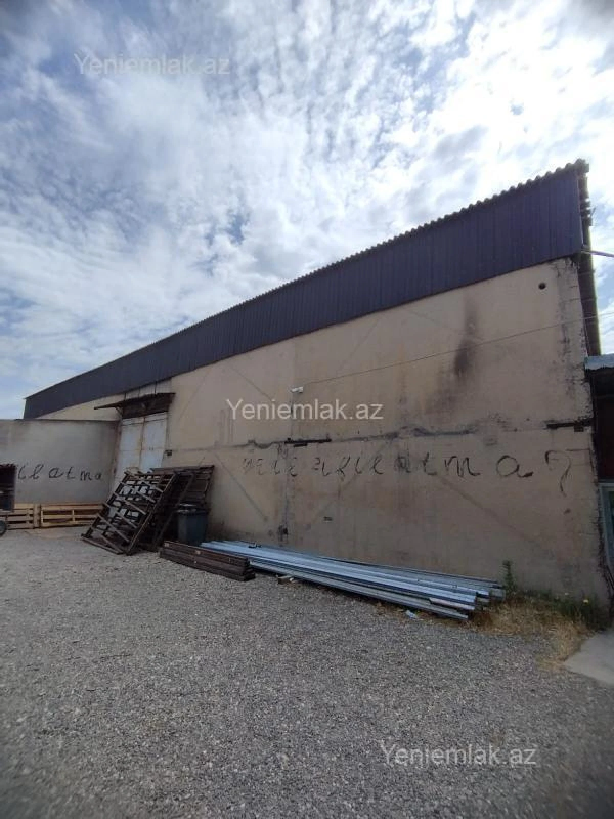 Satılır 6 otaqlı obyekt 3300 m²