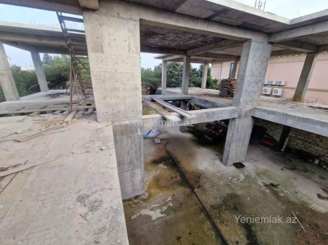 Satılır 9 otaqlı həyət evi 810 m²